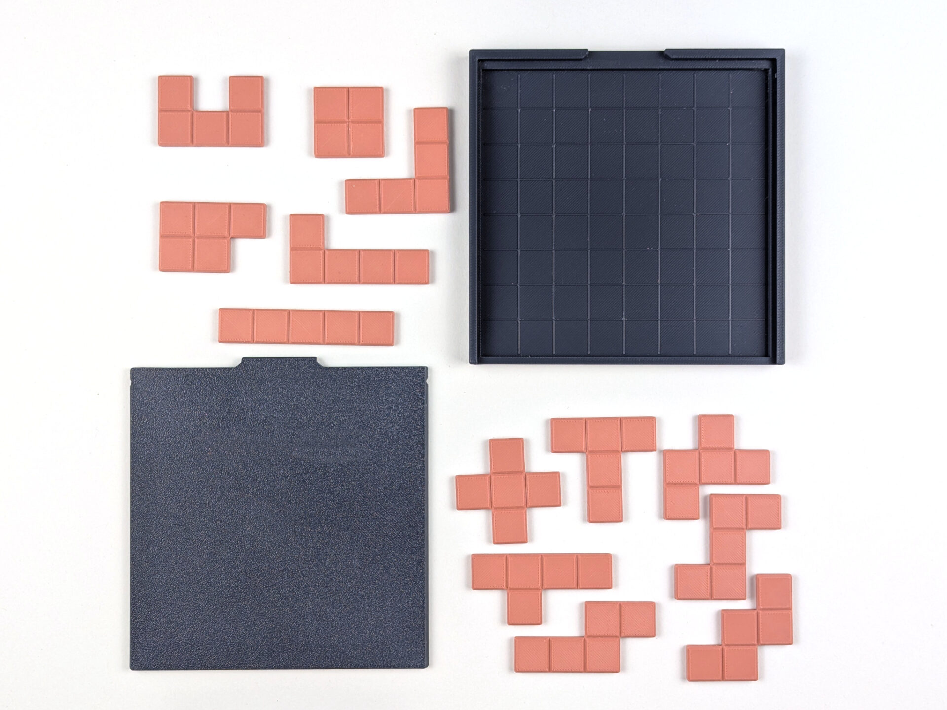 3D-gedruckte Pentomino-Puzzleteile mit Box und Schiebedeckel